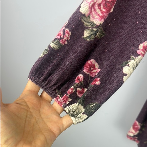 Torrid Babydoll Crinkle V-Neck Red Floral Long Sleeve Smocked Top Size 2 - Picture 5 of 11